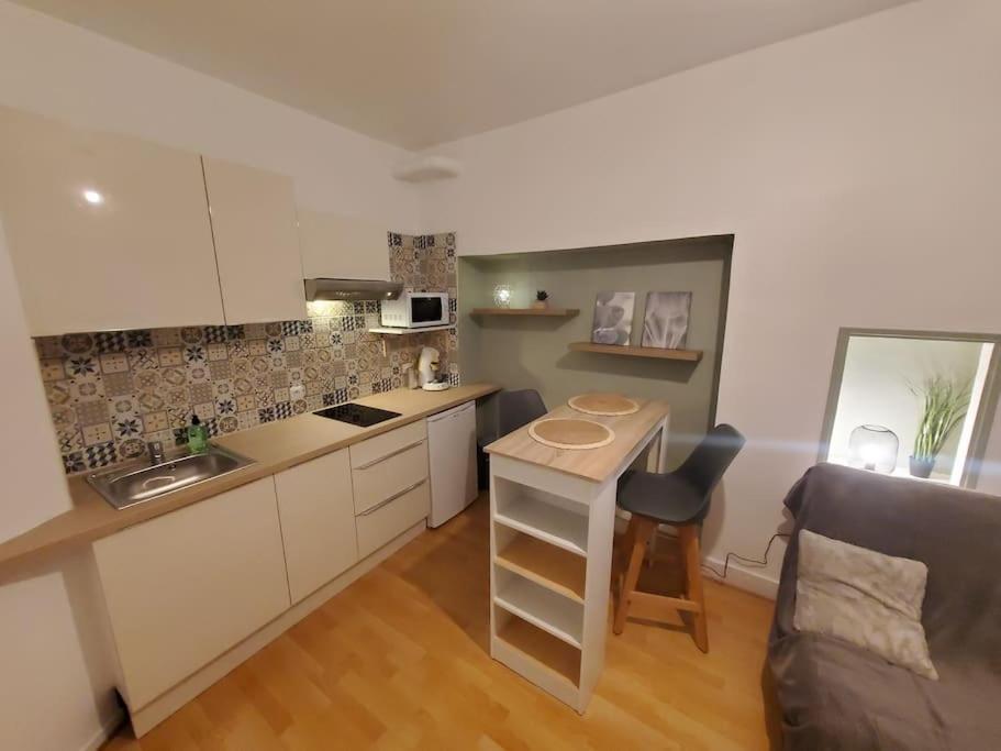 Photo de la galerie de l'établissement studio refait à neuf Wifi, à Besançon