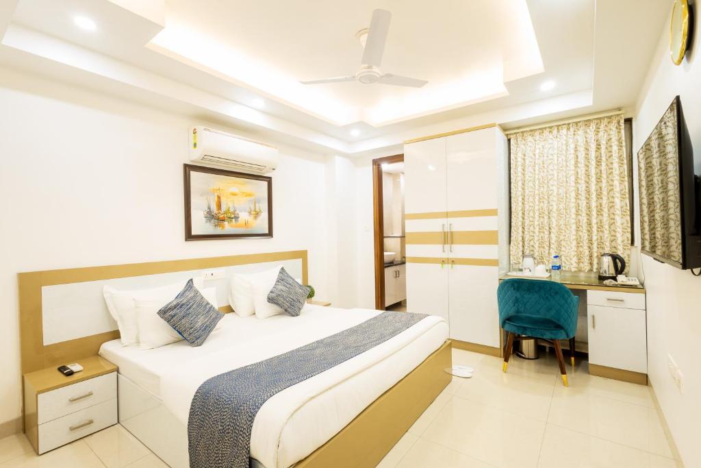 a hotel room with a bed and a desk at Hotel Krish - Near Medanta and Fortis Hospital Gurugram in Gurgaon