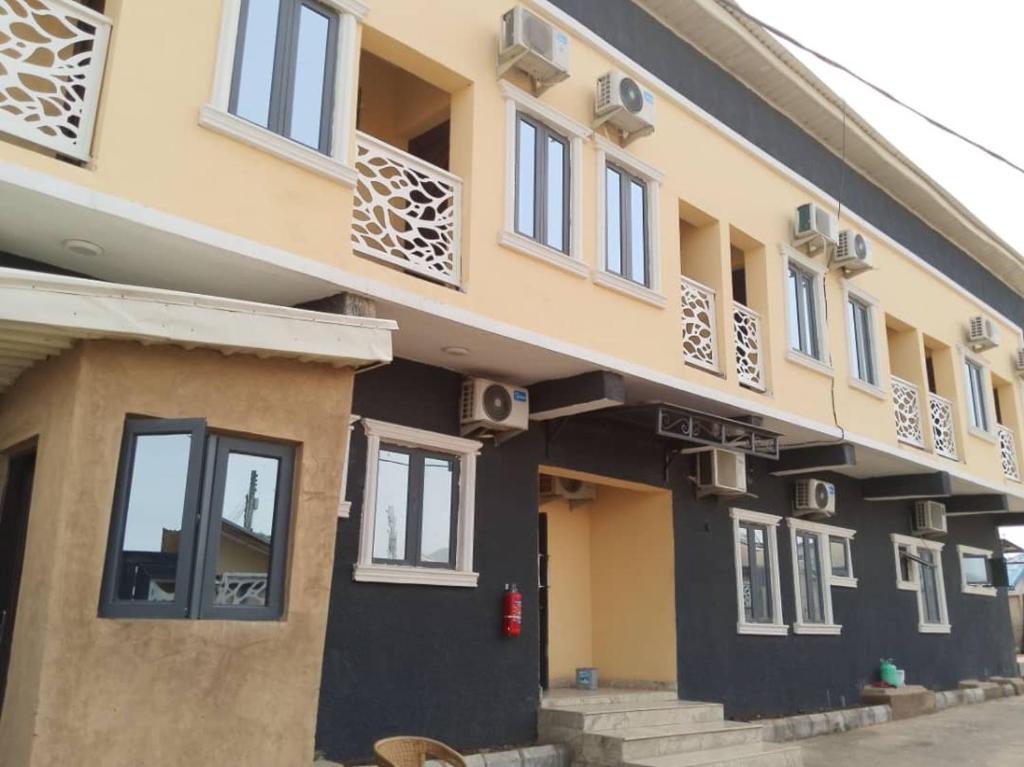 Emerald Hotel - Housity