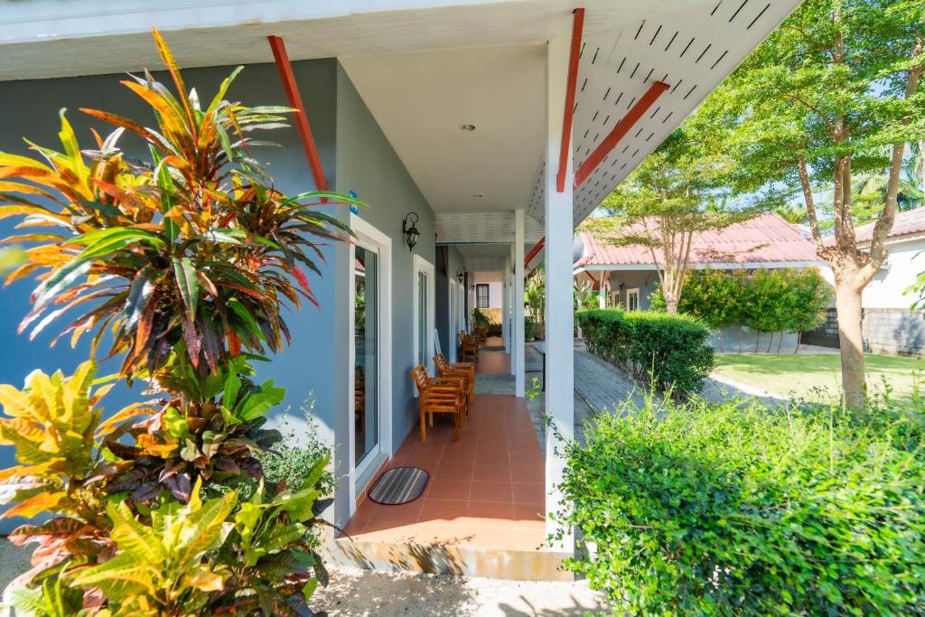 Zahrada ubytování Lightplus Khao Lak