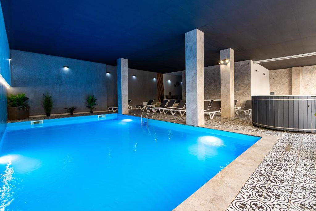 Bazén v ubytování Konopka Forest Home & SPA nebo v jeho okolí