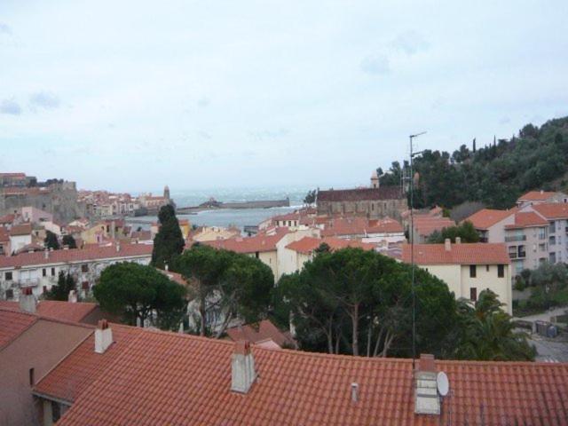 a view of a city with roofs and trees at 4VSE-LAM55 Appartement avec vue dégagée Collioure proche plage in Collioure