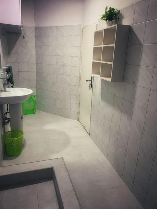 Foto dalla galleria di Teal Open Plan Studio Unit-Lekki 1, WI-FI, Extractor. a Ogoyo