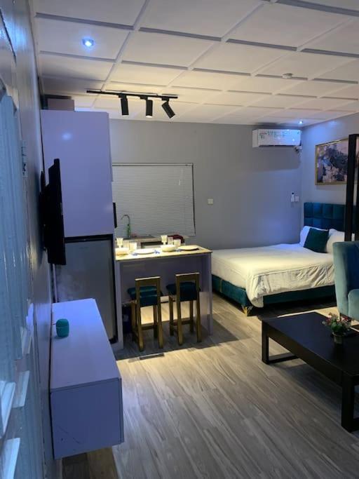 Foto dalla galleria di Teal Open Plan Studio Unit-Lekki 1, WI-FI, Extractor. a Ogoyo