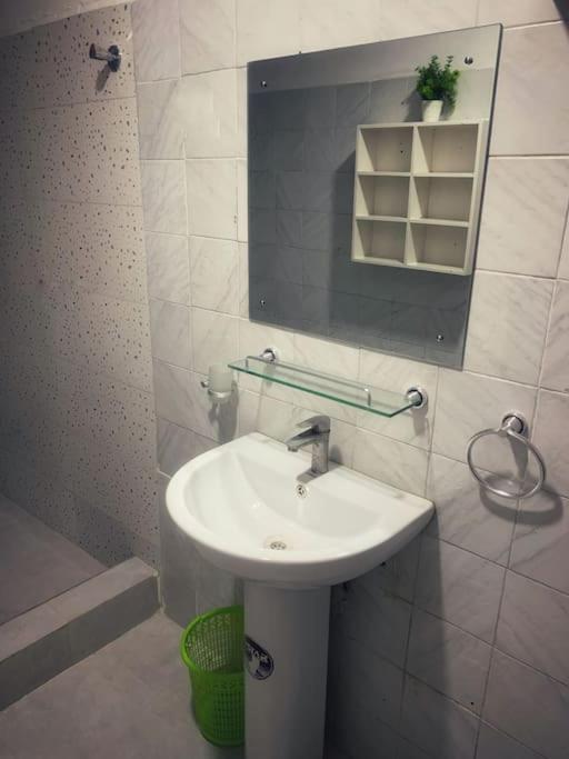 Foto dalla galleria di Teal Open Plan Studio Unit-Lekki 1, WI-FI, Extractor. a Ogoyo