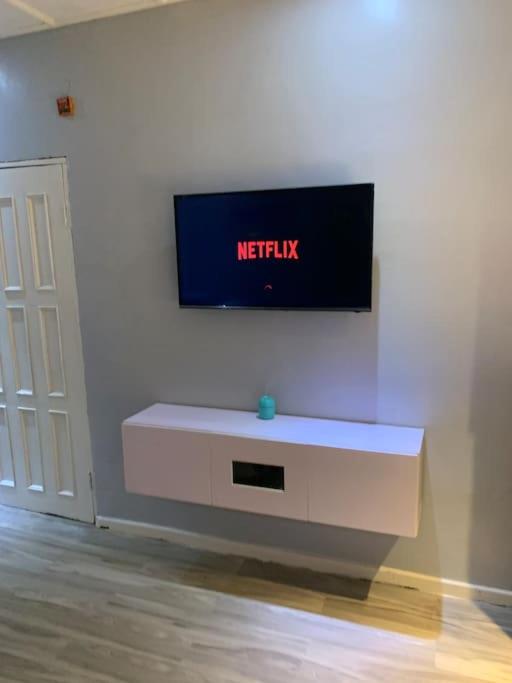 Foto dalla galleria di Teal Open Plan Studio Unit-Lekki 1, WI-FI, Extractor. a Ogoyo