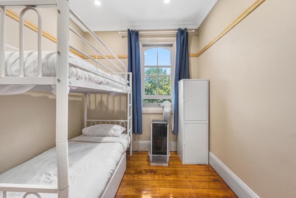 
Mixed 2 Beds with Shared Bathroom
