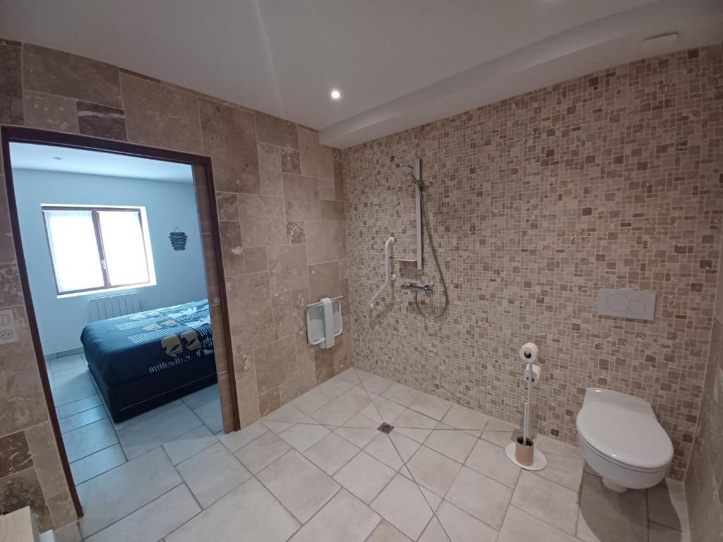 Kúpeľňa v ubytovaní La Grange 3 étoiles - Maison d'hôte à 10 min des plages