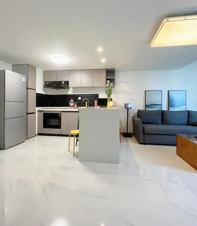 Kuchyň nebo kuchyňský kout v ubytování Chaoyang Joy City Hardcover Apartment