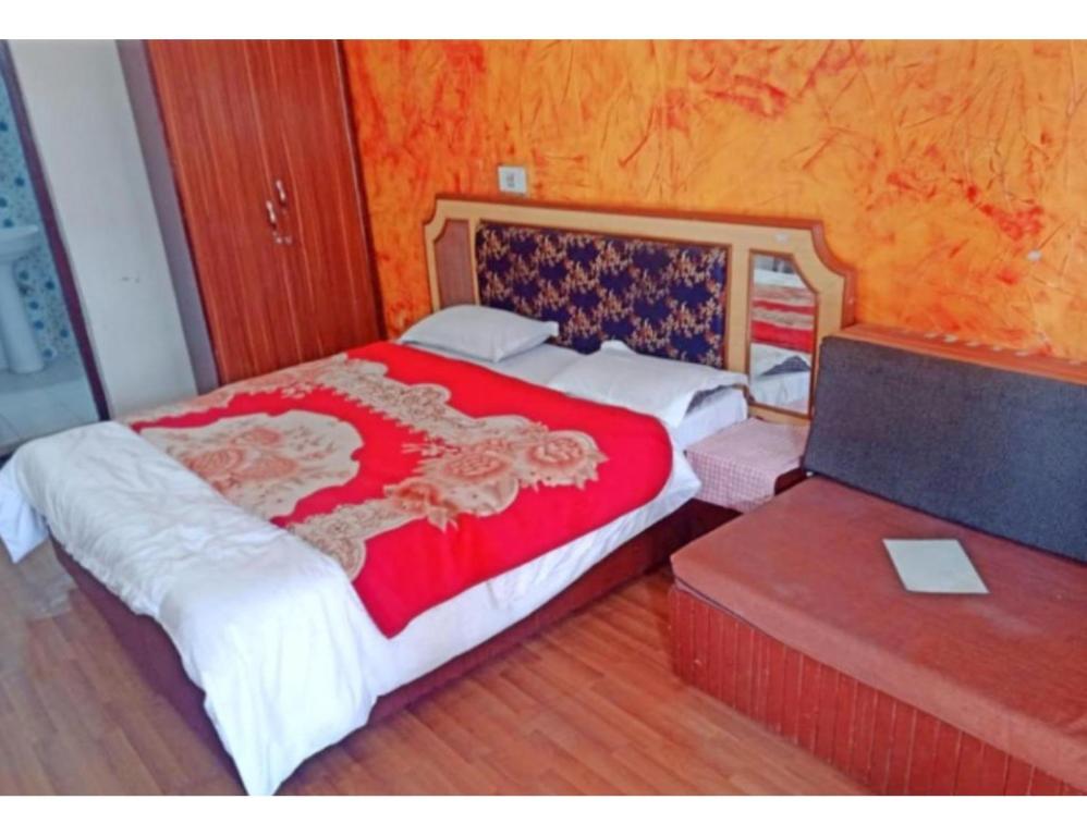 Katil atau katil-katil dalam bilik di Hotel Walnut Grove, Mussoorie