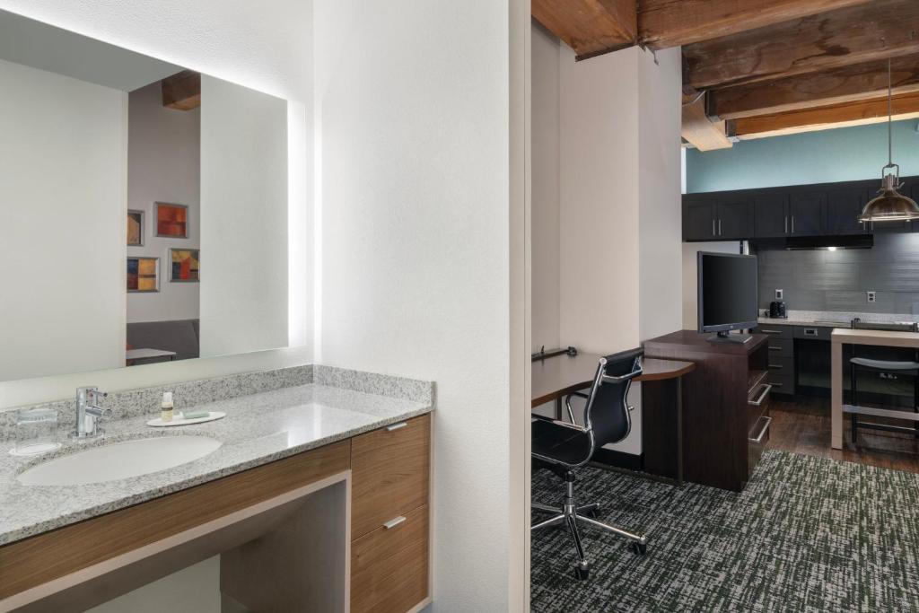 Residence Inn by Marriott Boston Downtown Seaport photo