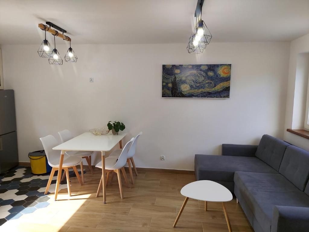 Posedenie v ubytovaní HEXAGON HONEY HOUSE+ prywatna plaża+jezioro+ stawy+ gospodarstwo+ pasieka