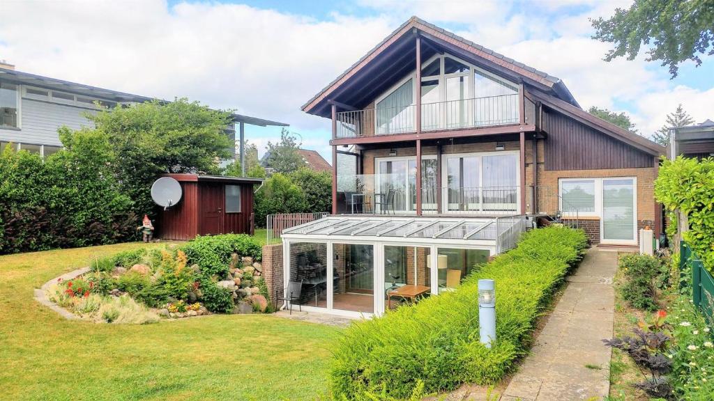 En have udenfor Villa "Schleirose"