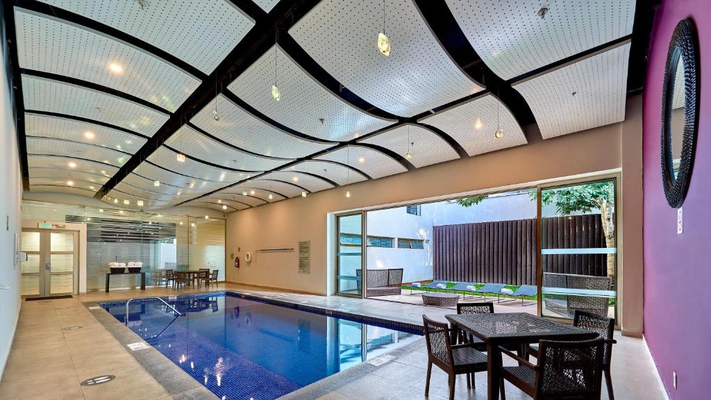 Bazén v ubytování Holiday Inn Guadalajara Patria-Universidad by IHG nebo v jeho okolí