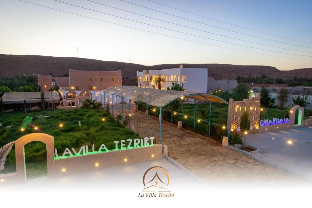 a view of a resort at night with lights at La Villa Tezribt in Rhardaïa