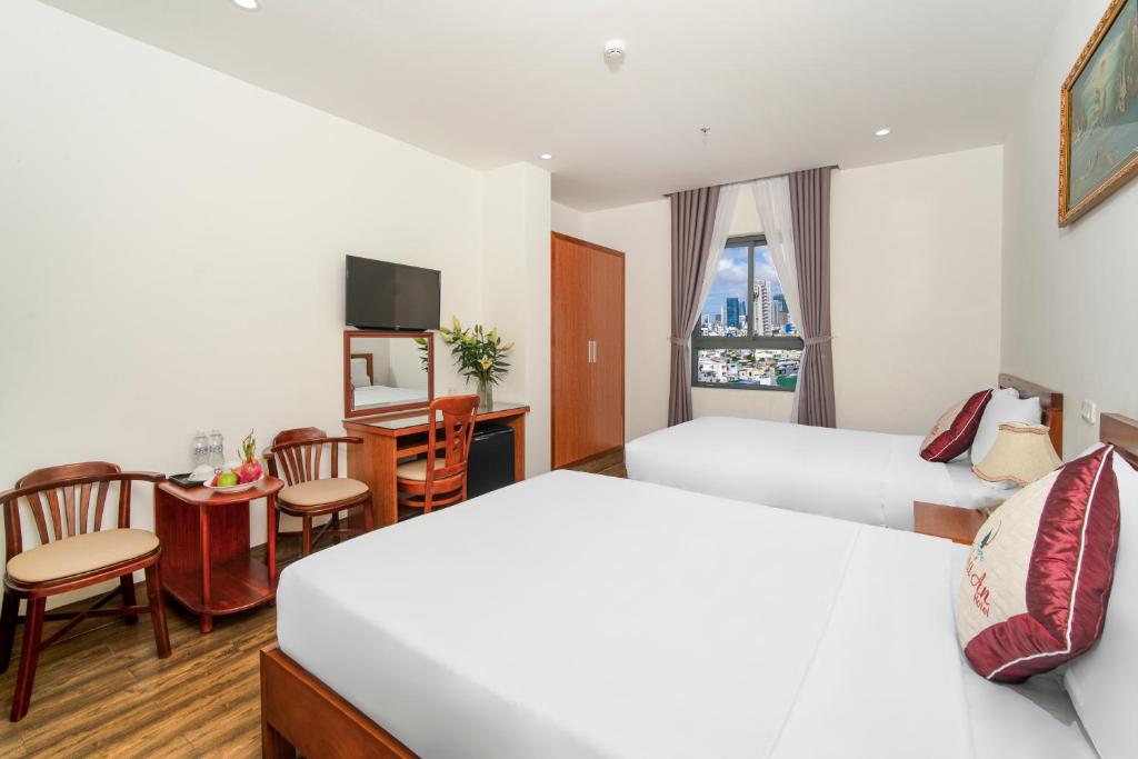 Postel nebo postele na pokoji v ubytování Phú An Hotel