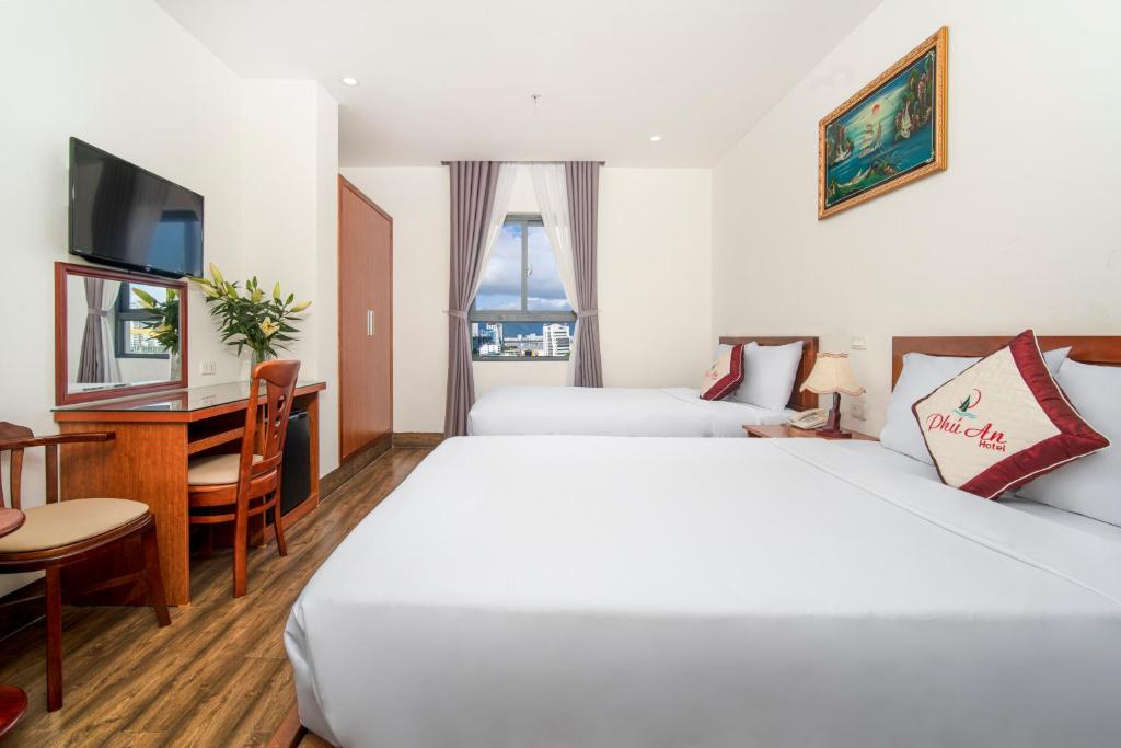 Postel nebo postele na pokoji v ubytování Phú An Hotel