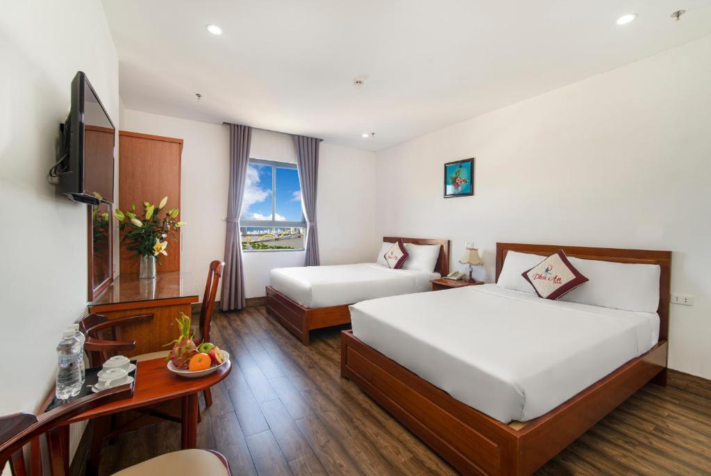 Postel nebo postele na pokoji v ubytování Phú An Hotel