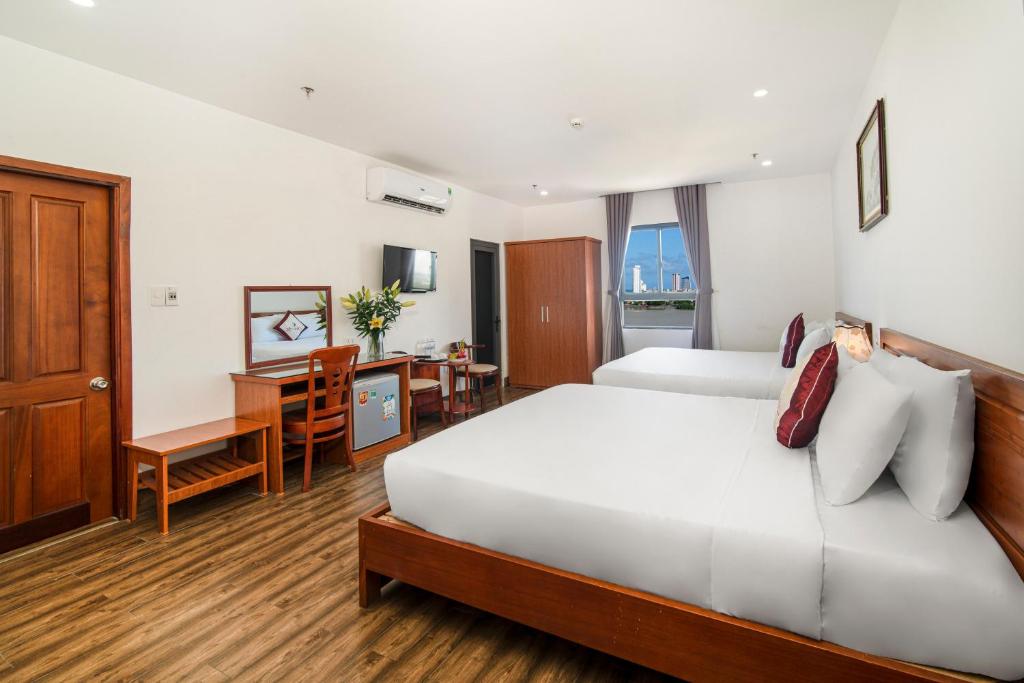 Postel nebo postele na pokoji v ubytování Phú An Hotel