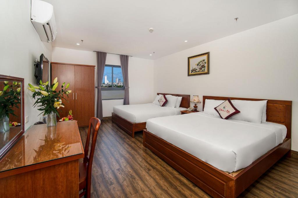 Postel nebo postele na pokoji v ubytování Phú An Hotel