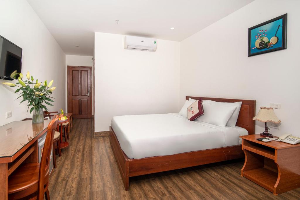 Postel nebo postele na pokoji v ubytování Phú An Hotel