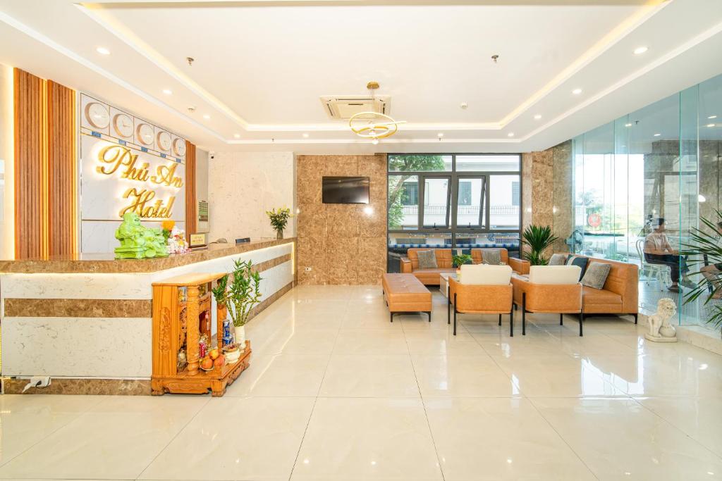 TV a/nebo společenská místnost v ubytování Phú An Hotel