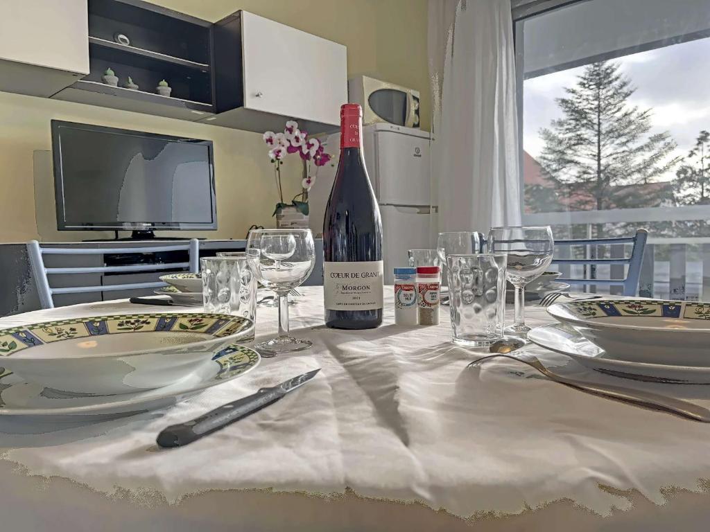 Nápoje v ubytovaní Studio Cabine avec Balcon, Proche Plage et Commerces - FR-1-646-37