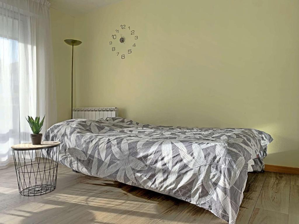 Posteľ alebo postele v izbe v ubytovaní Studio Cabine avec Balcon, Proche Plage et Commerces - FR-1-646-37