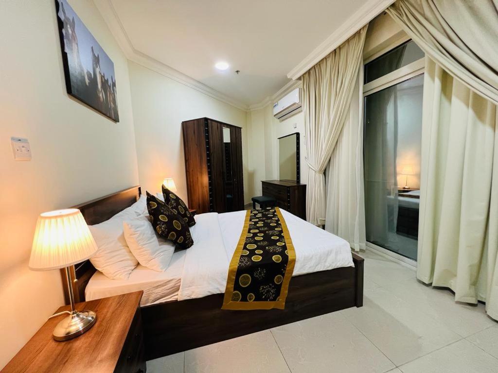 Postel nebo postele na pokoji v ubytování Chelsea Gardens Apartment