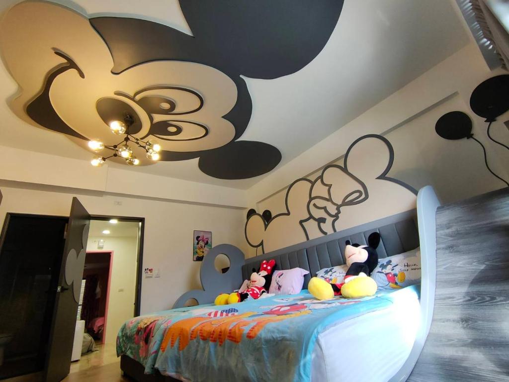 A bed or beds in a room at Wujie Childlike B&B