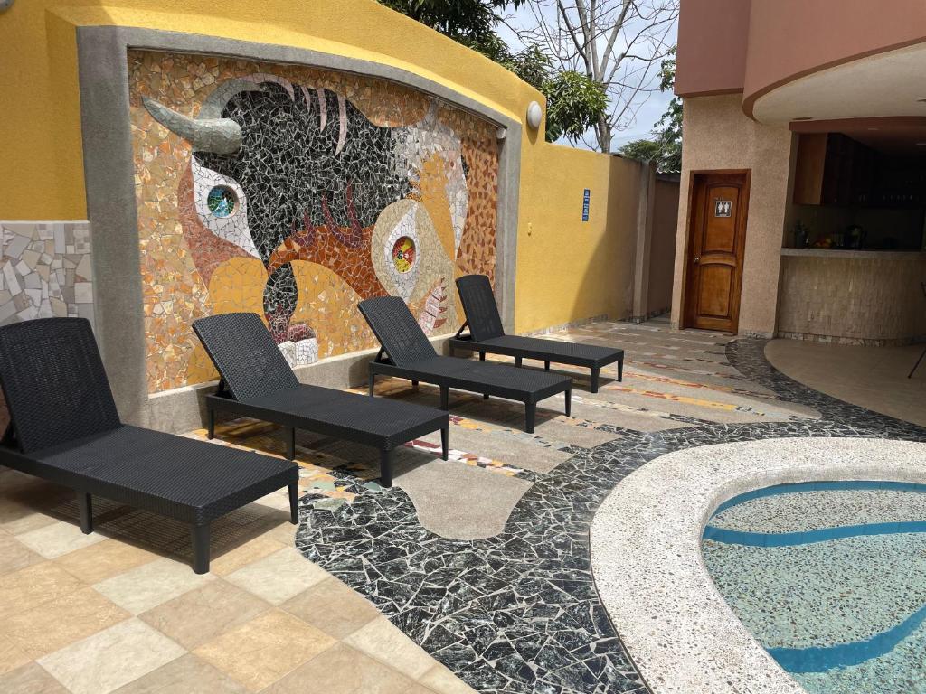 Bazén v ubytování Eco Hotel Katarma nebo v jeho okolí