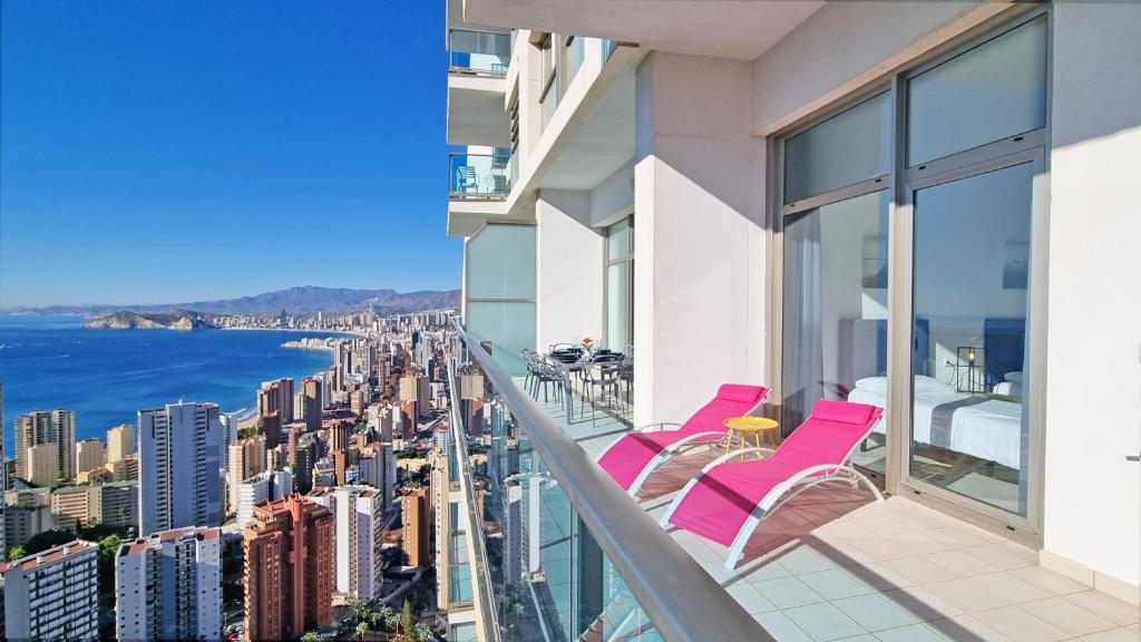 Balkón nebo terasa v ubytování Gran terraza privada con vistas al mar - planta 30
