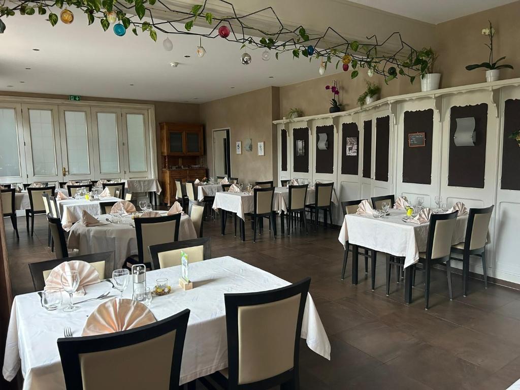 Restaurace v ubytování Auberge Des Mésanges