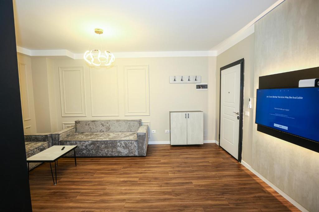 Miku Apartment -Charming One Bedroom At Komuna e Parisit - Imazhi 11
