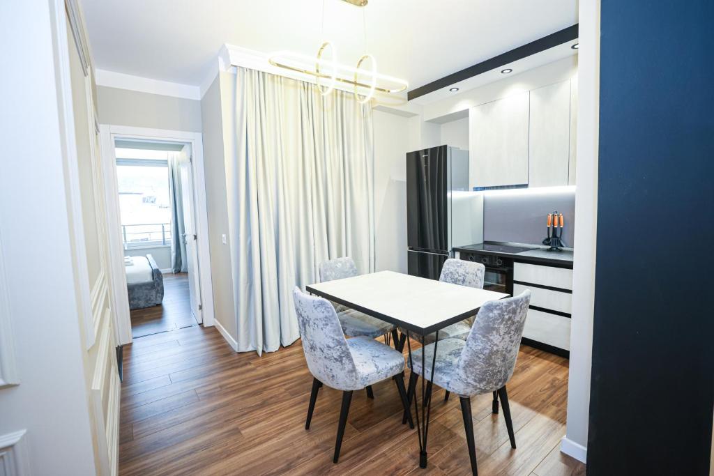 Miku Apartment -Charming One Bedroom At Komuna e Parisit - Imazhi 4