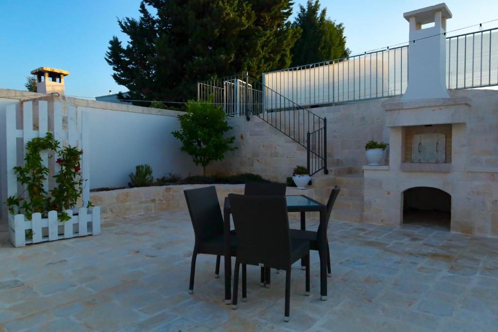 A balcony or terrace at I trulli di Nonno Battista