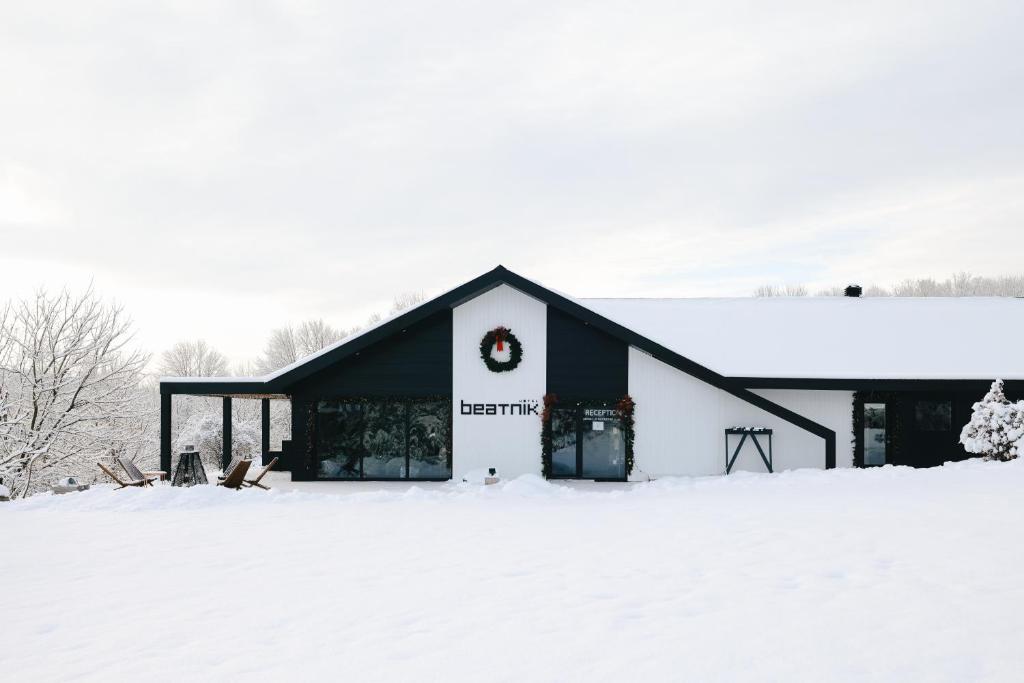 a black and white building in the snow at Beatnik Hotel in Bromont