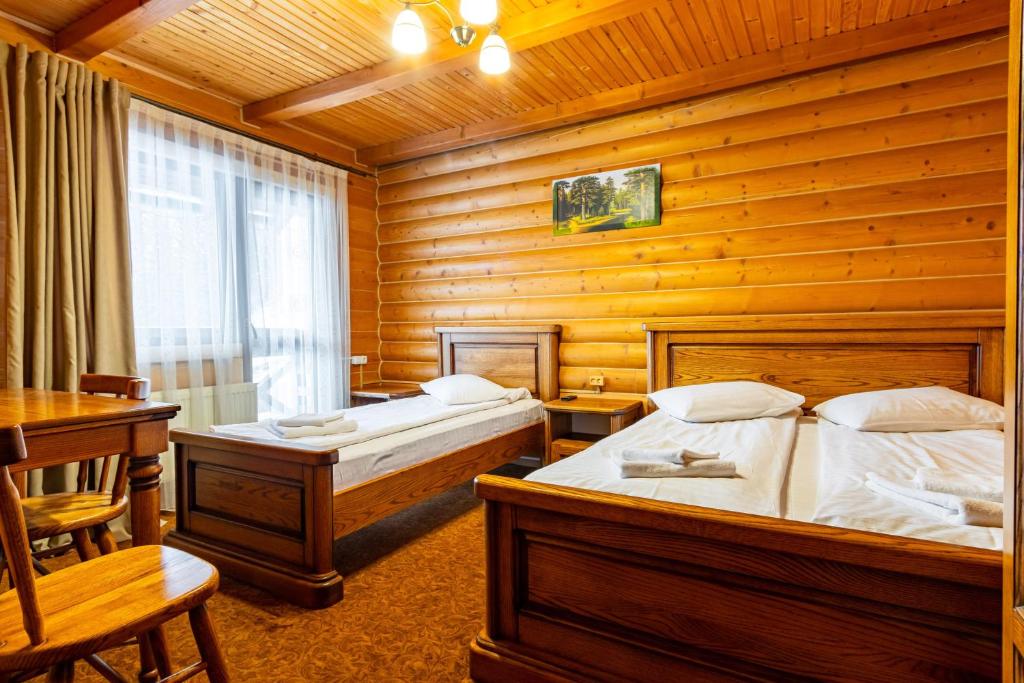 La Кrechunu - Habitación Triple Con Acceso De Spa