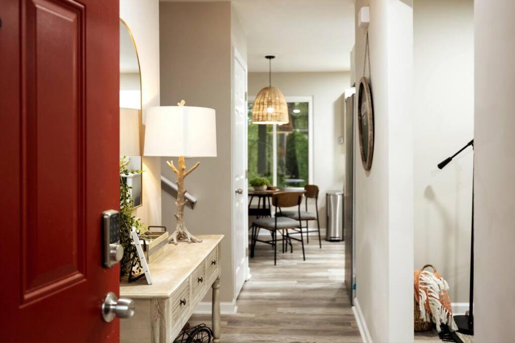 Spacious Oasis in Quiet Suburb - Housity