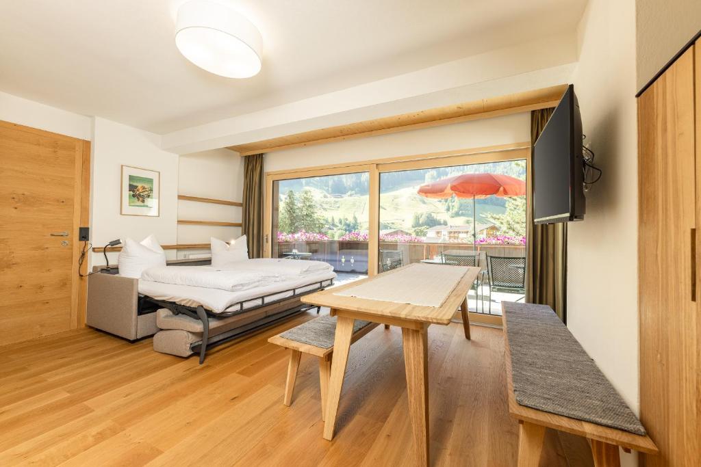 TV a/nebo společenská místnost v ubytování Pension Gulla - Ferienhaus Appartements B&B