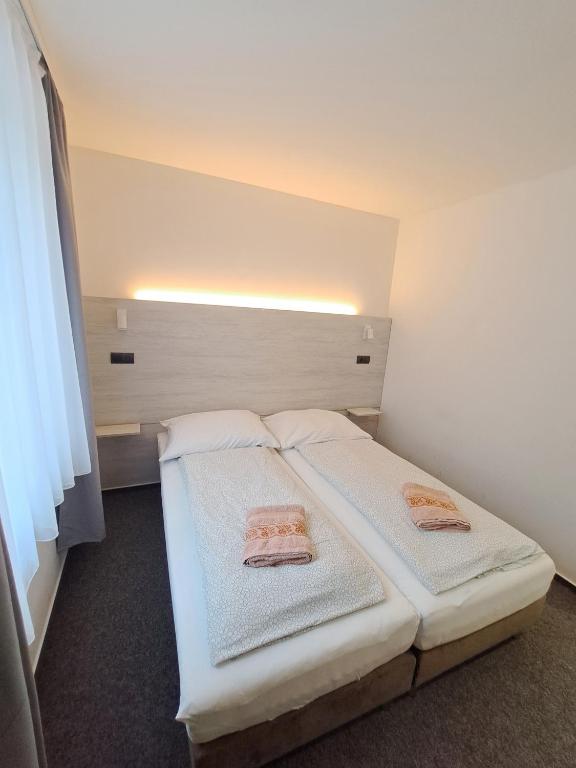 Postel nebo postele na pokoji v ubytování Alcorso Pension