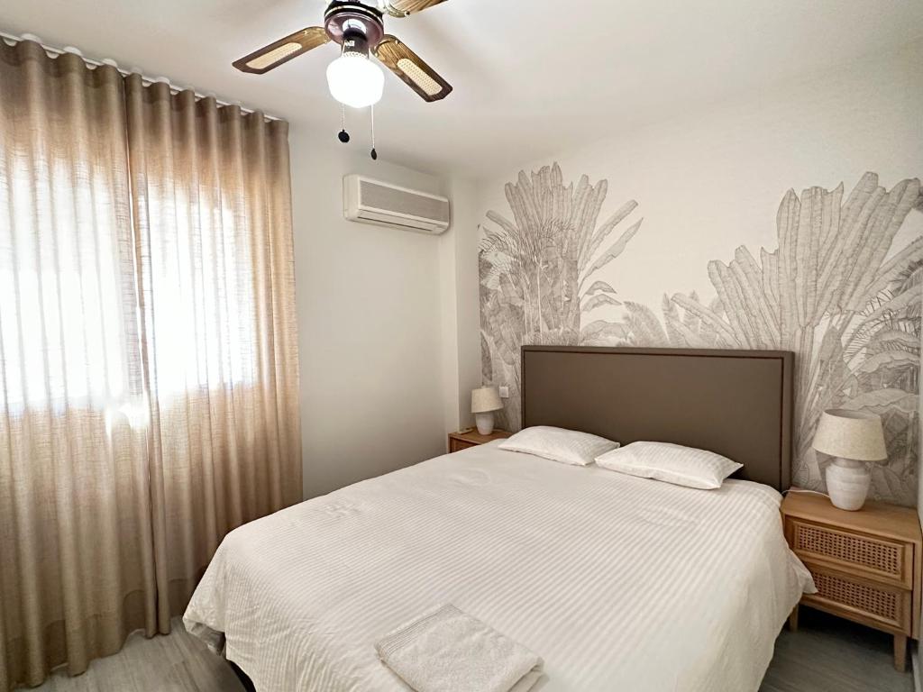 Postel nebo postele na pokoji v ubytování 2 bed Penthouse with Sea View