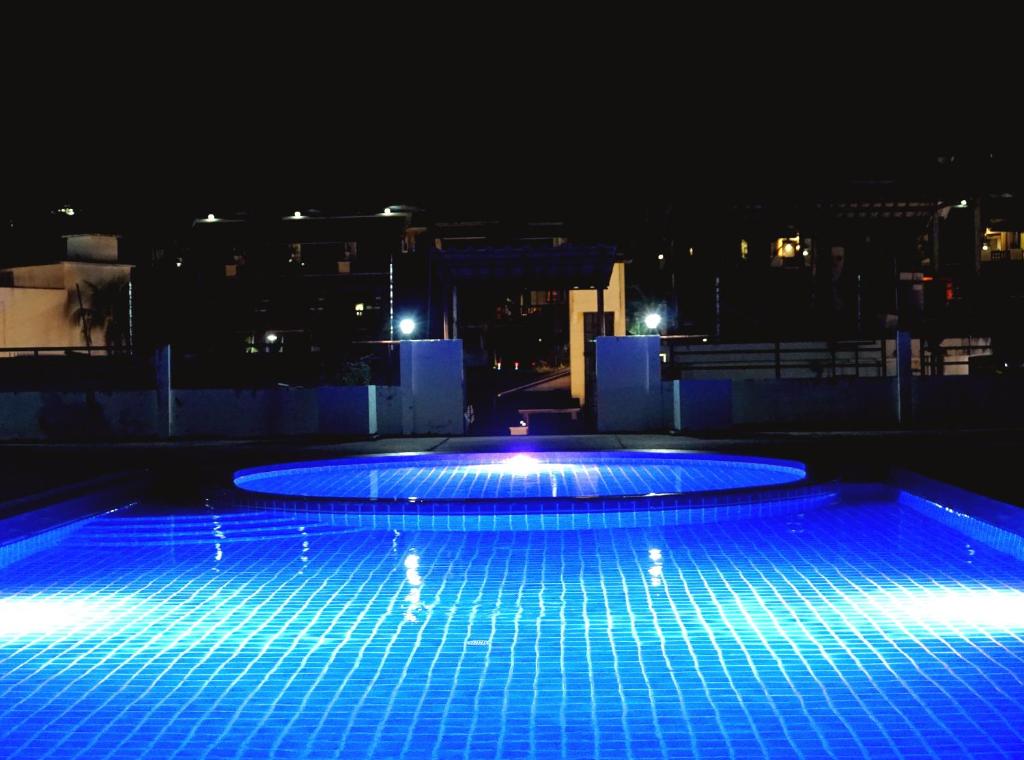 Bazén v ubytování Blue Skyline Hotel nebo v jeho okolí