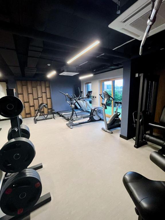 a gym with several treadmills and exercise bikes at Old Town Nadmotławie - Sauna & Gym I 10min deptak in Gdańsk