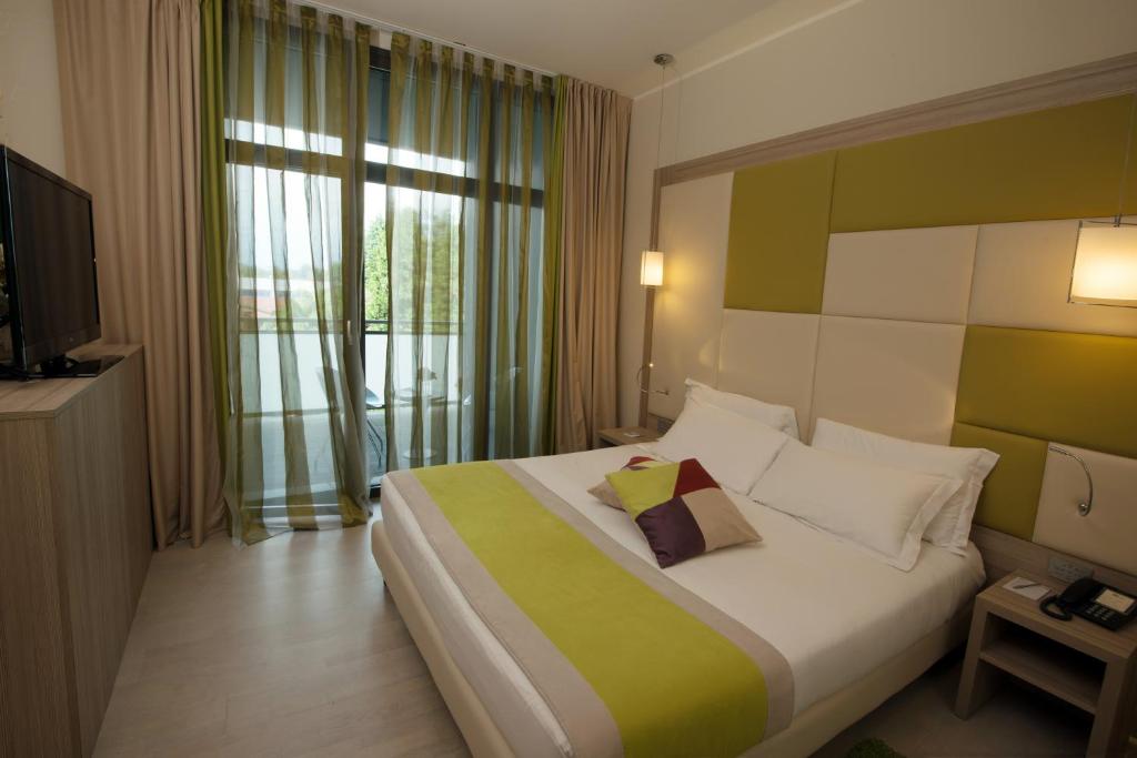 Postel nebo postele na pokoji v ubytování AS Hotel Limbiate Fiera