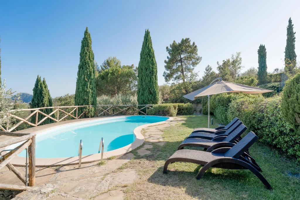 The swimming pool at or close to La Casa della Luna - Villa con piscina