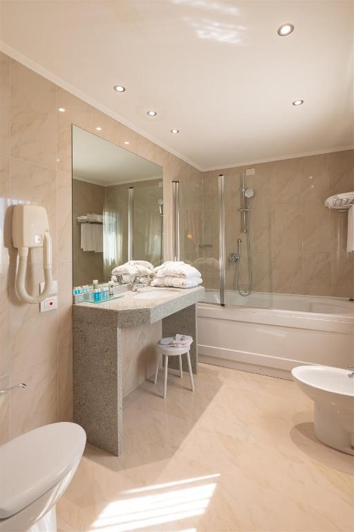 Koupelna v ubytování Noventa Hotel