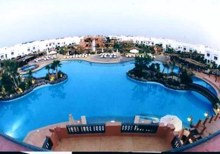 Bazén v ubytování Shared room with the owner only at the Delta Hotel and Resort Sharm El Sheikh nebo v jeho okolí