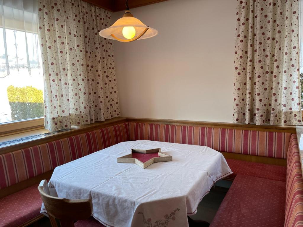 Postel nebo postele na pokoji v ubytování Haus Hofer