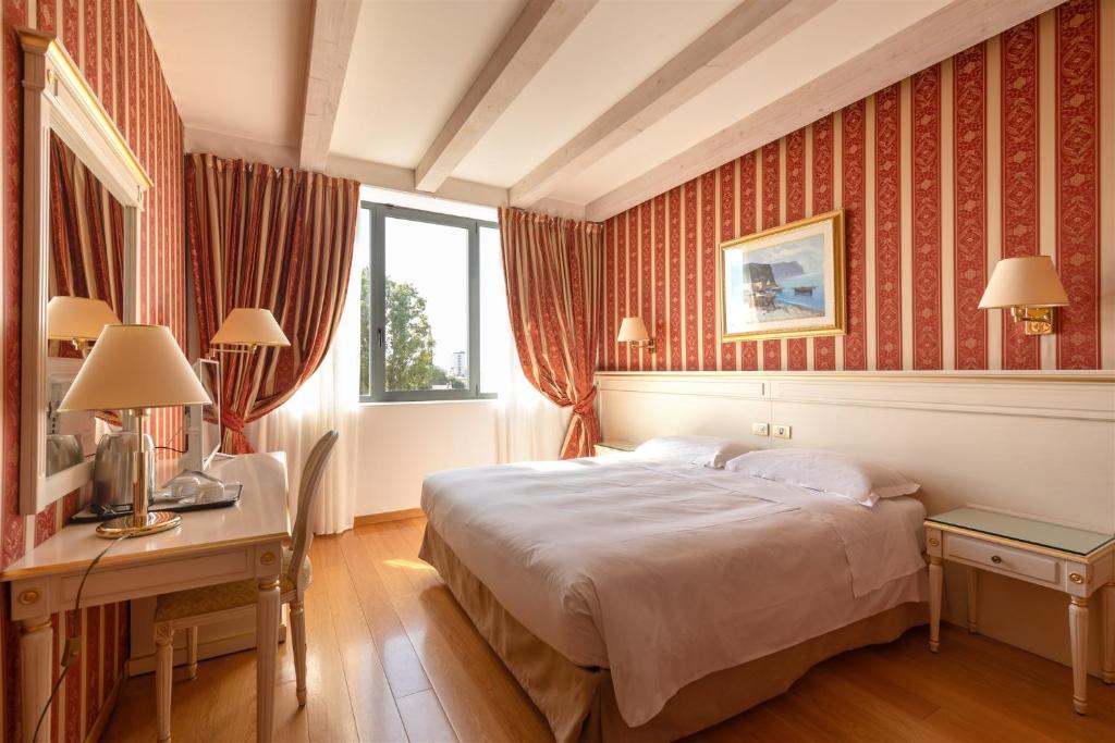 Postel nebo postele na pokoji v ubytování Noventa Hotel